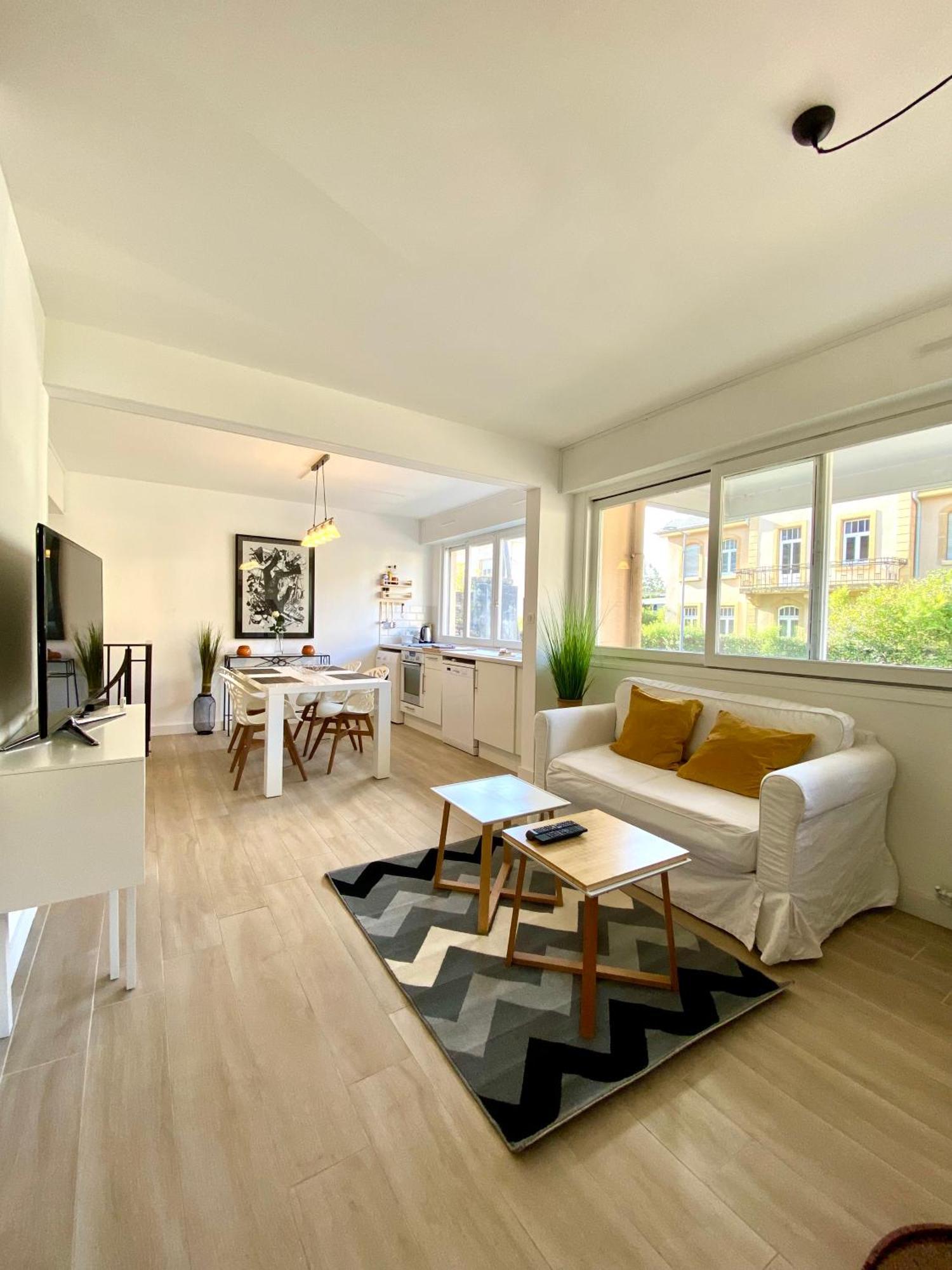 Bright Executive Space Calm Rest And Work Metz